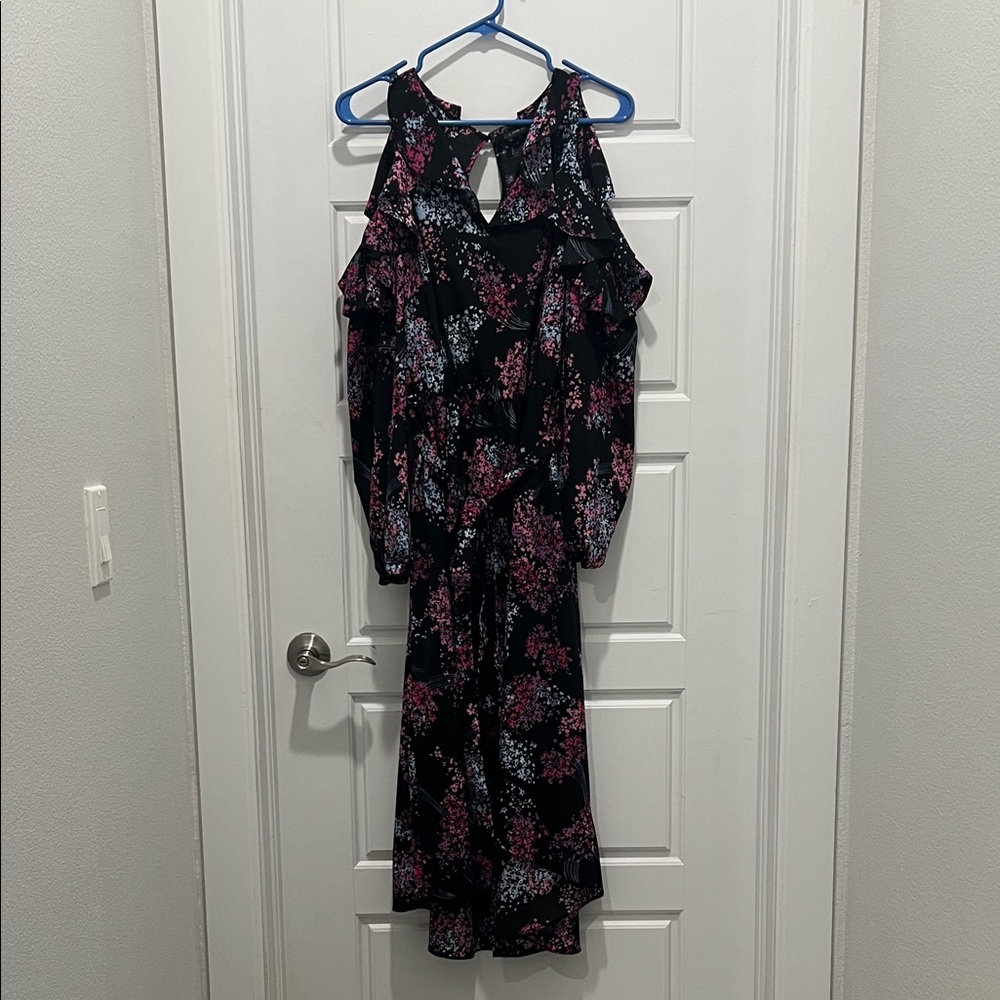 Elegant Floral Maxi Dress in Black and Pink